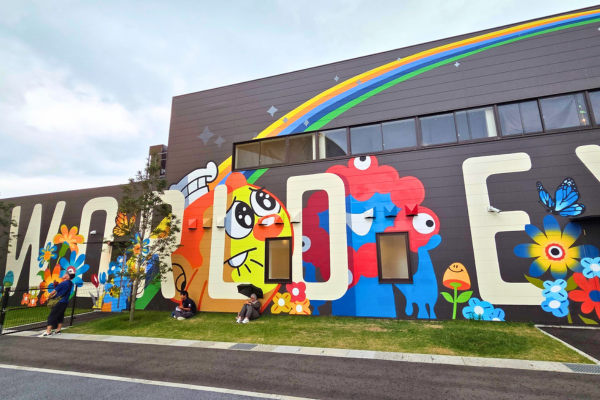 大阪万博のミャクミャクのウォールアート